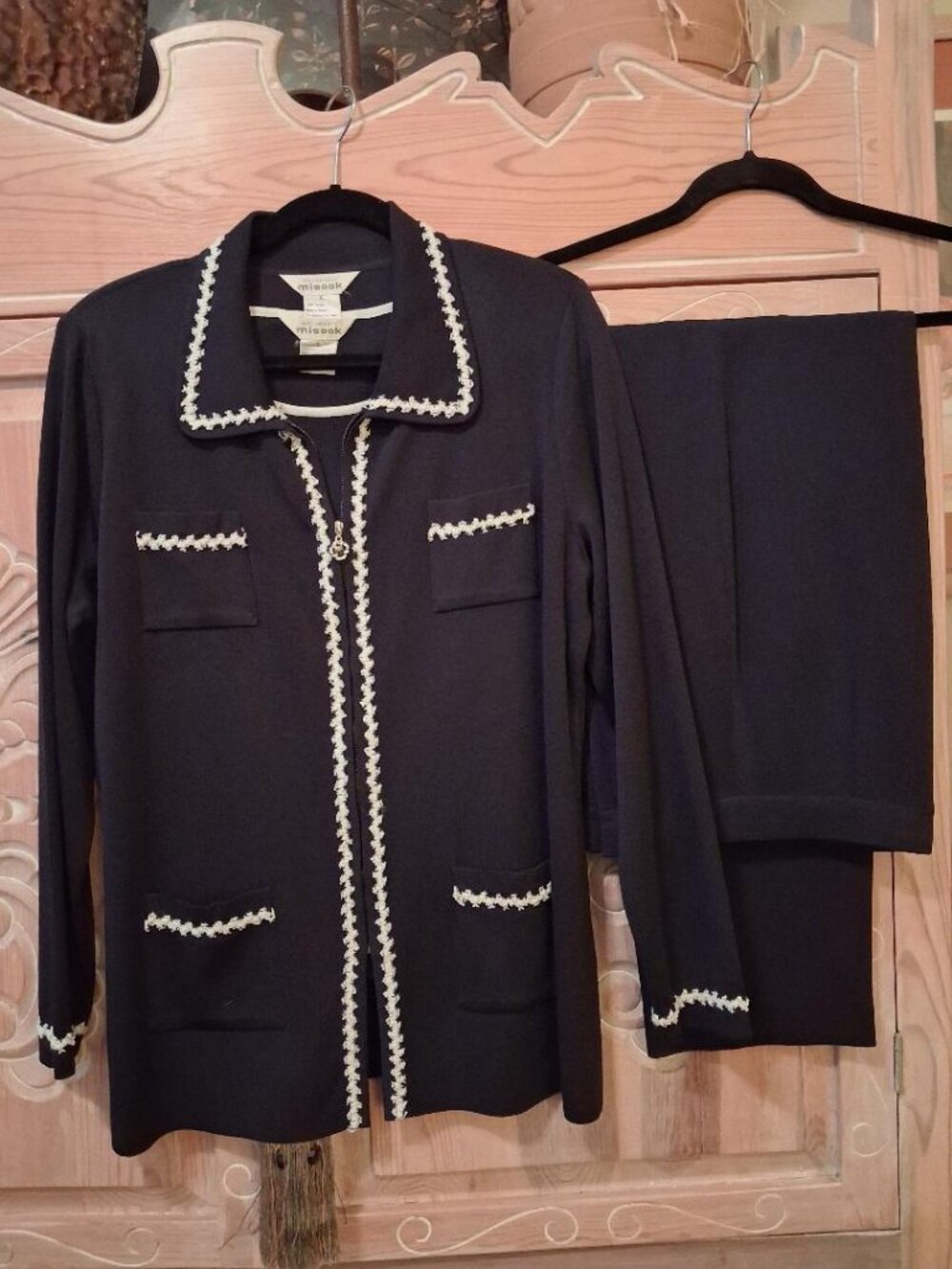 Misook 3-piece pants suit ( jacket, shell, pants) in navy w/ white trim. Size L